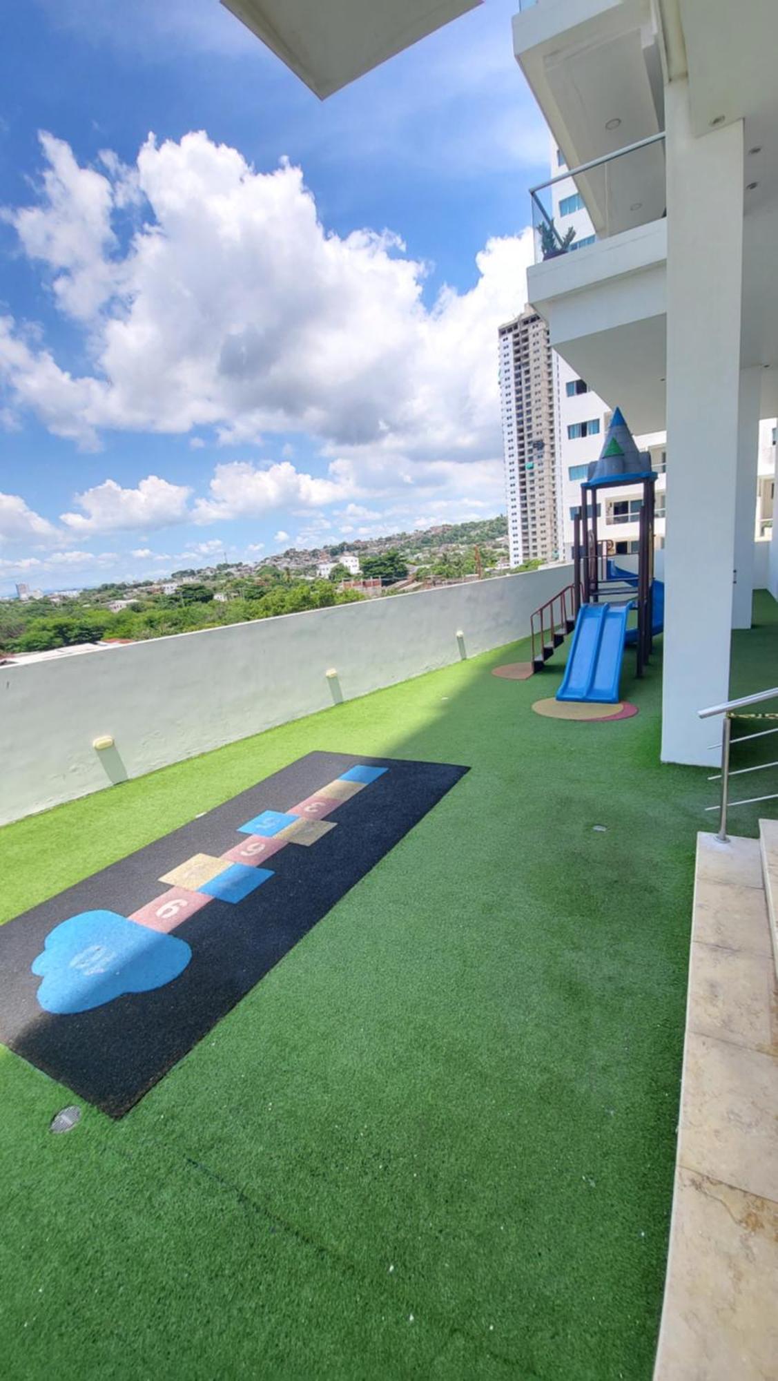 Duplex De Lujo Nuevo Con Vista Increible Al Centro Y La Playa *